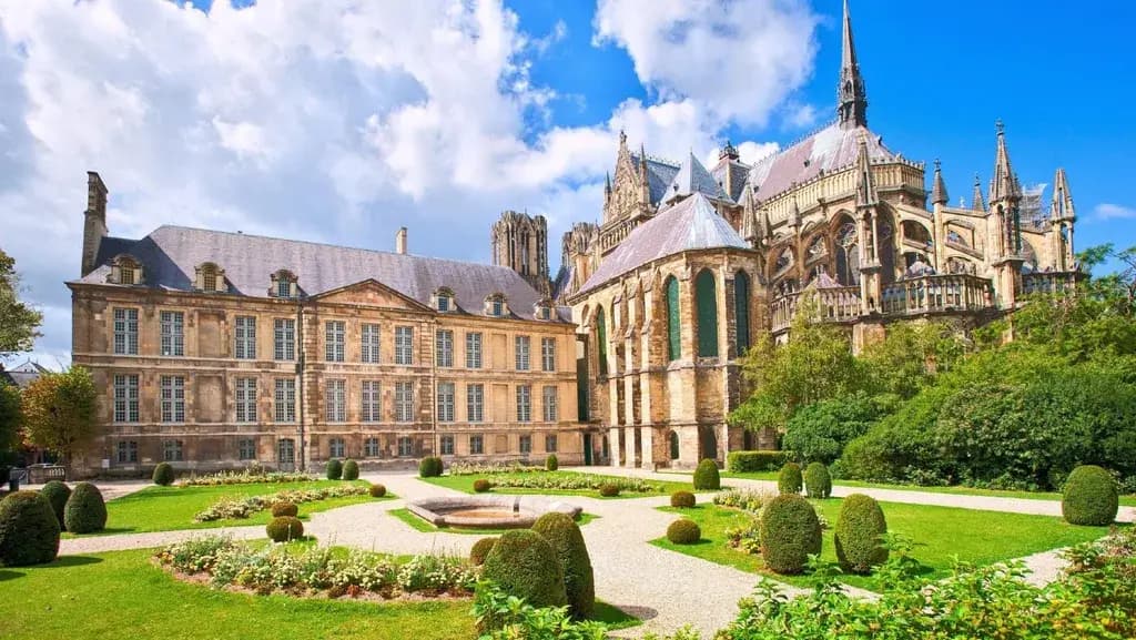 Cathédrale Notre-Dame de Reims et jardins du Palais du Tau